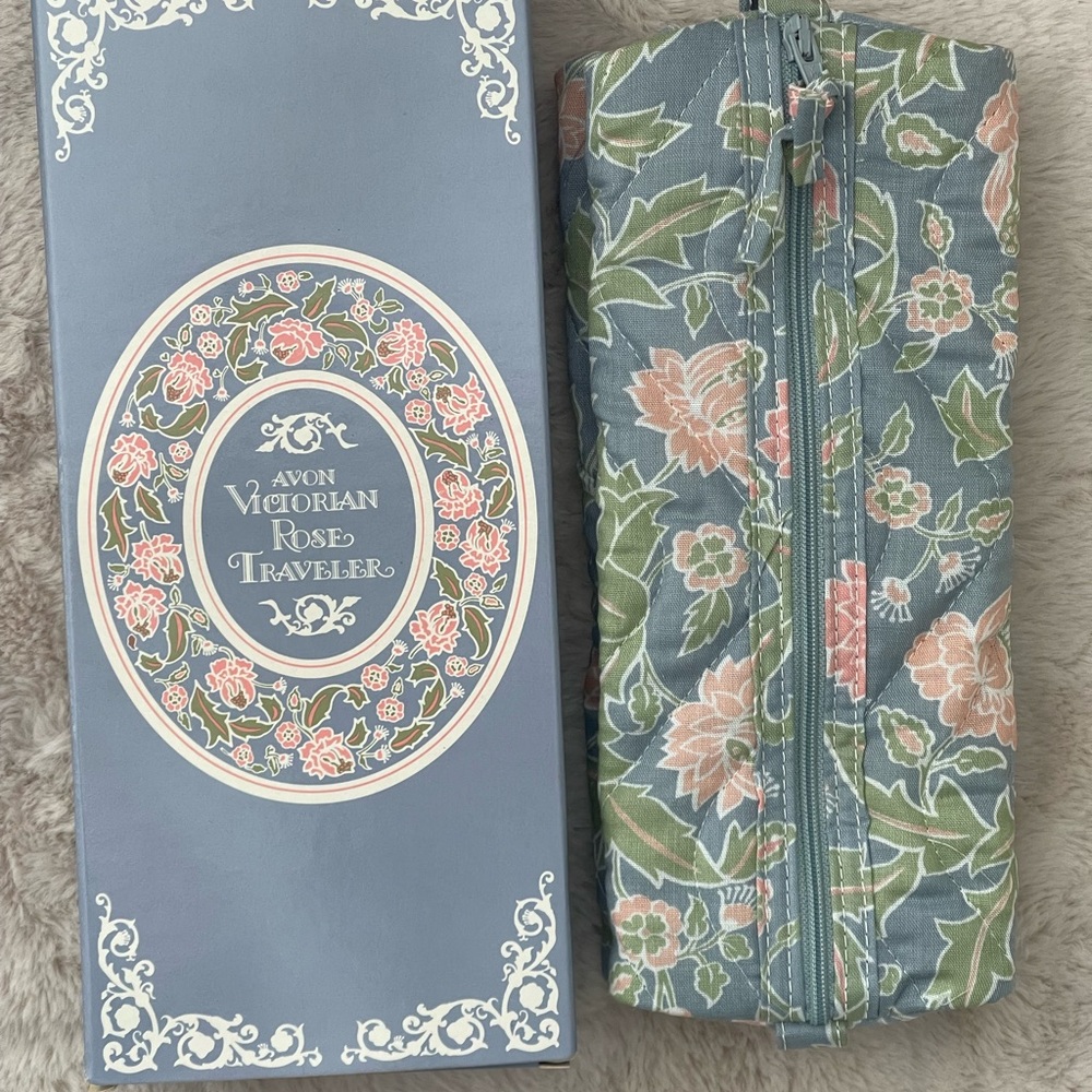 Vintage Avon Victorian Rose Traveler Cosmetic/Toiletry Bag New in Box